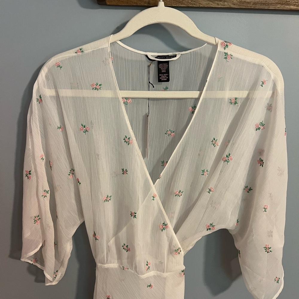 Victoria’s Secret embroidered Sheer Robe Women’s Small NWT